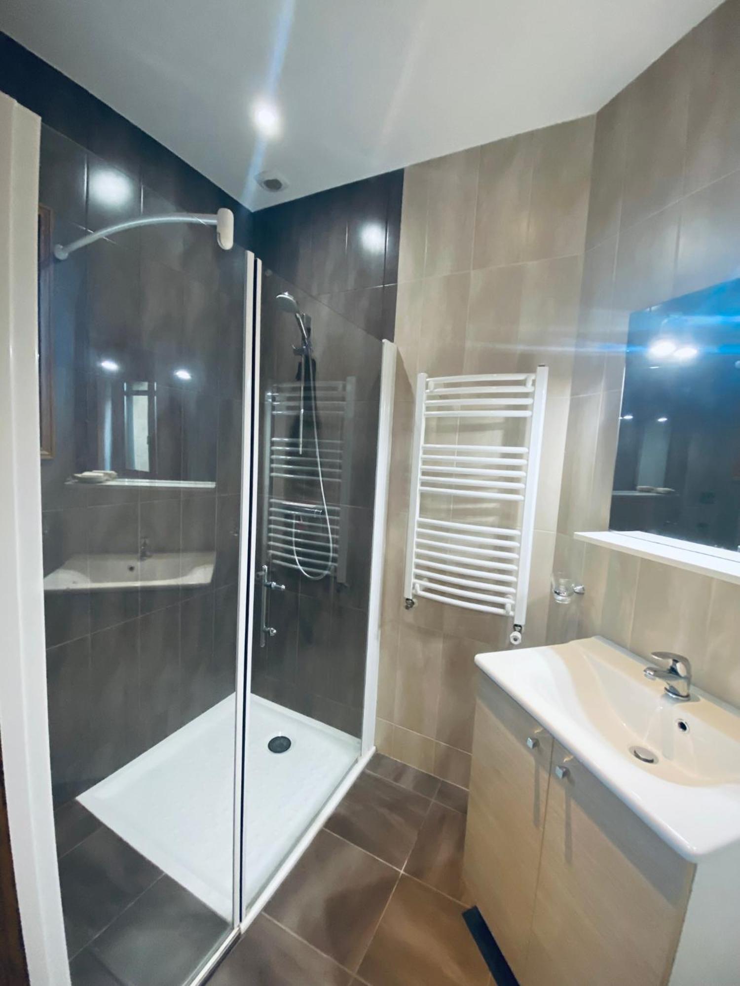 Bed and Breakfast Le Hibou Heureux Bézenac Esterno foto