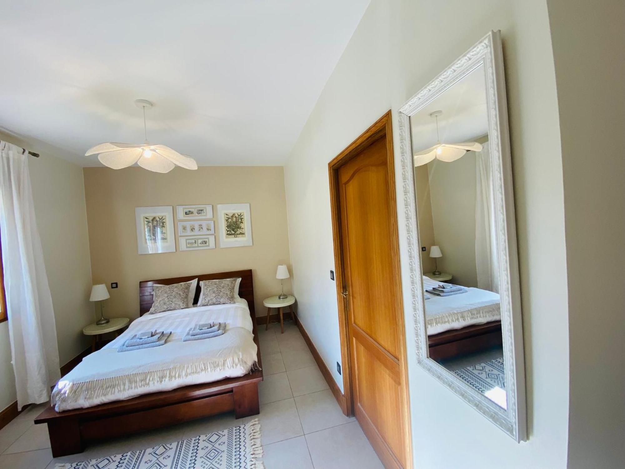 Bed and Breakfast Le Hibou Heureux Bézenac Esterno foto